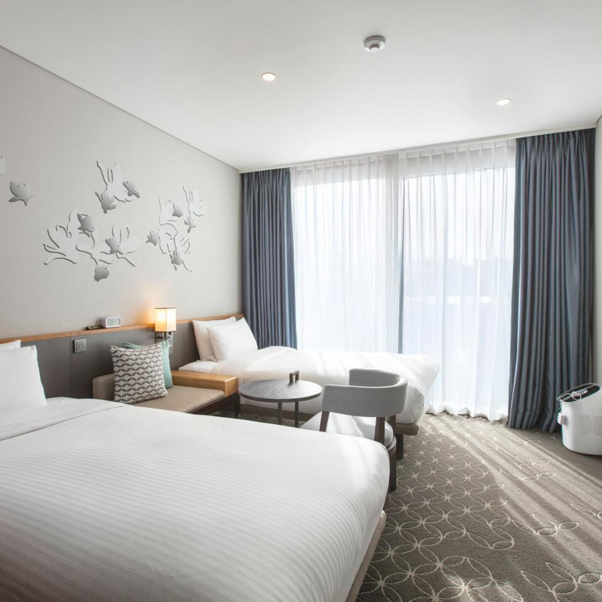 Deluxe, Twin Beds, Bathtub
