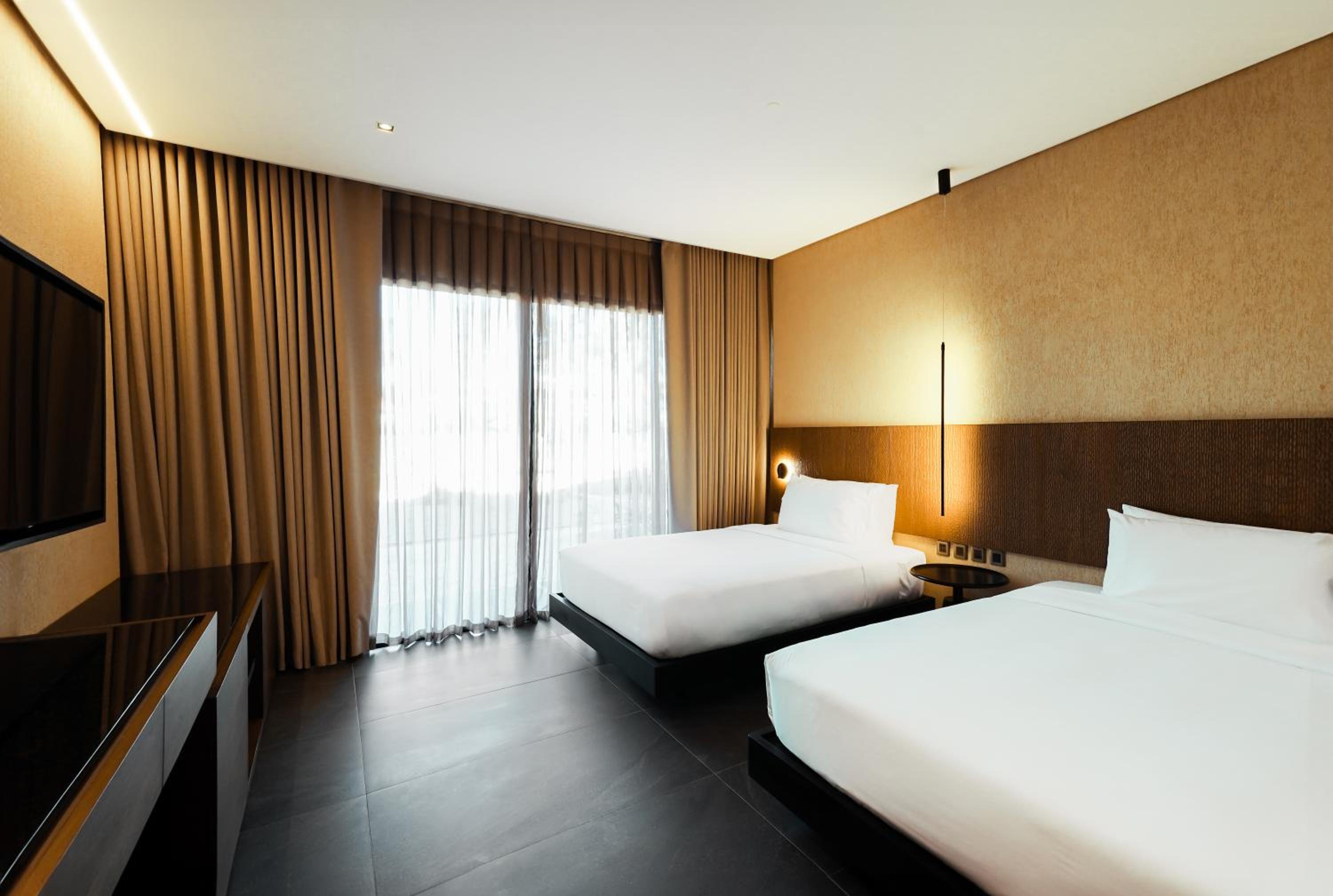ROOM, TWIN BEDS