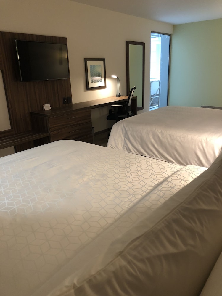 Holiday Inn Express And Suites Playa Del Carmen 18/74