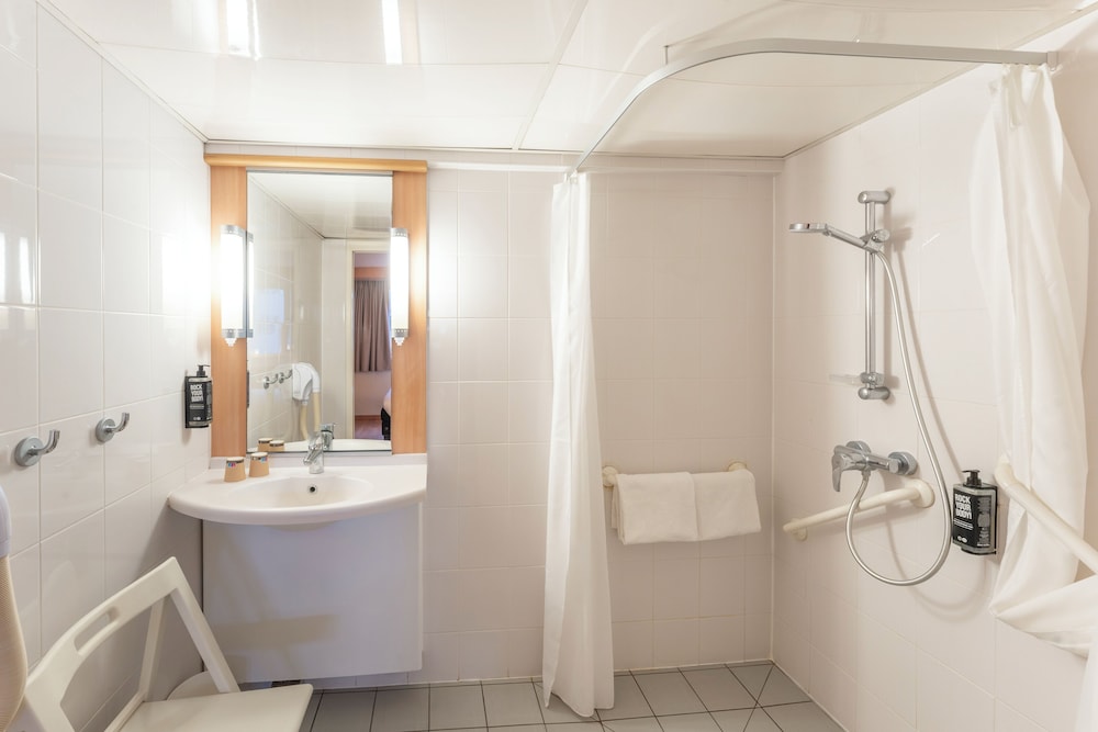 Ibis Paris 17 Clichy Batignolles 74/75