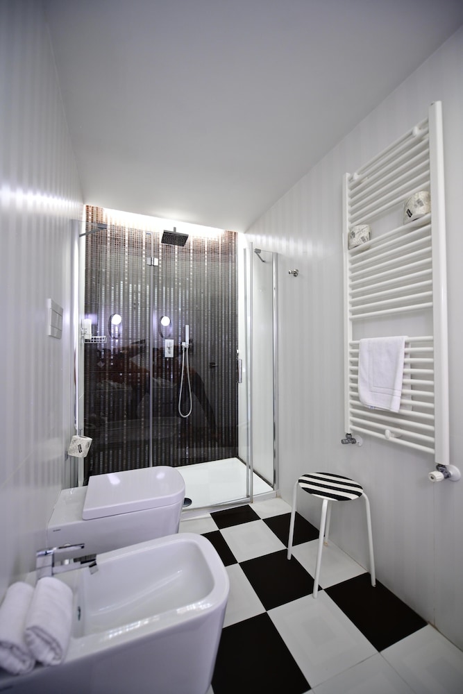 STUDIO, SUITE, HOT TUB