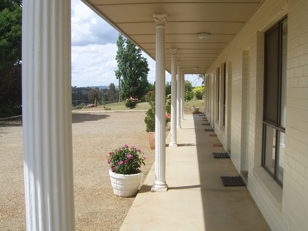 Garden Motor Inn 66/71