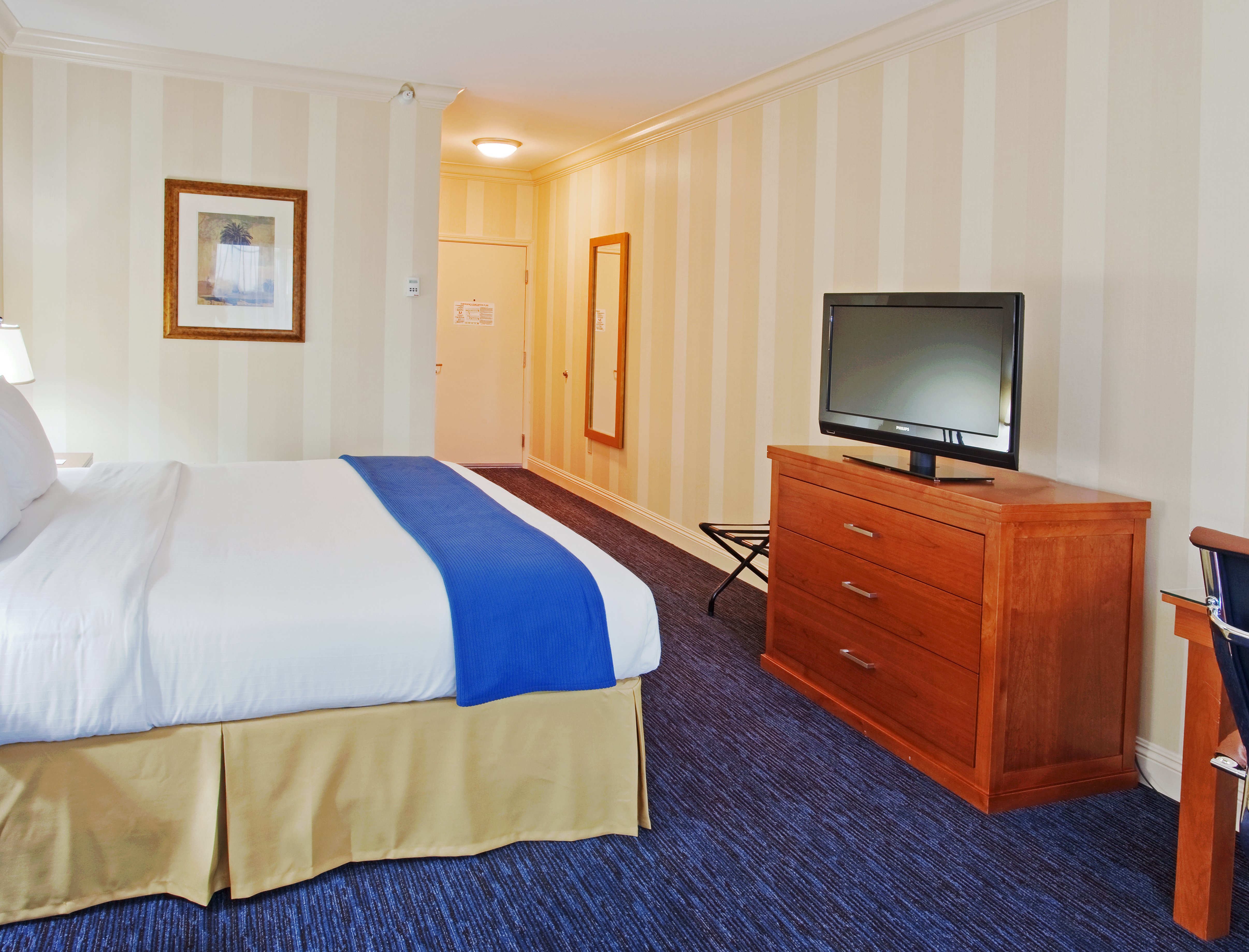Holiday Inn Express Hotel Suites Santa Cruz 34/72