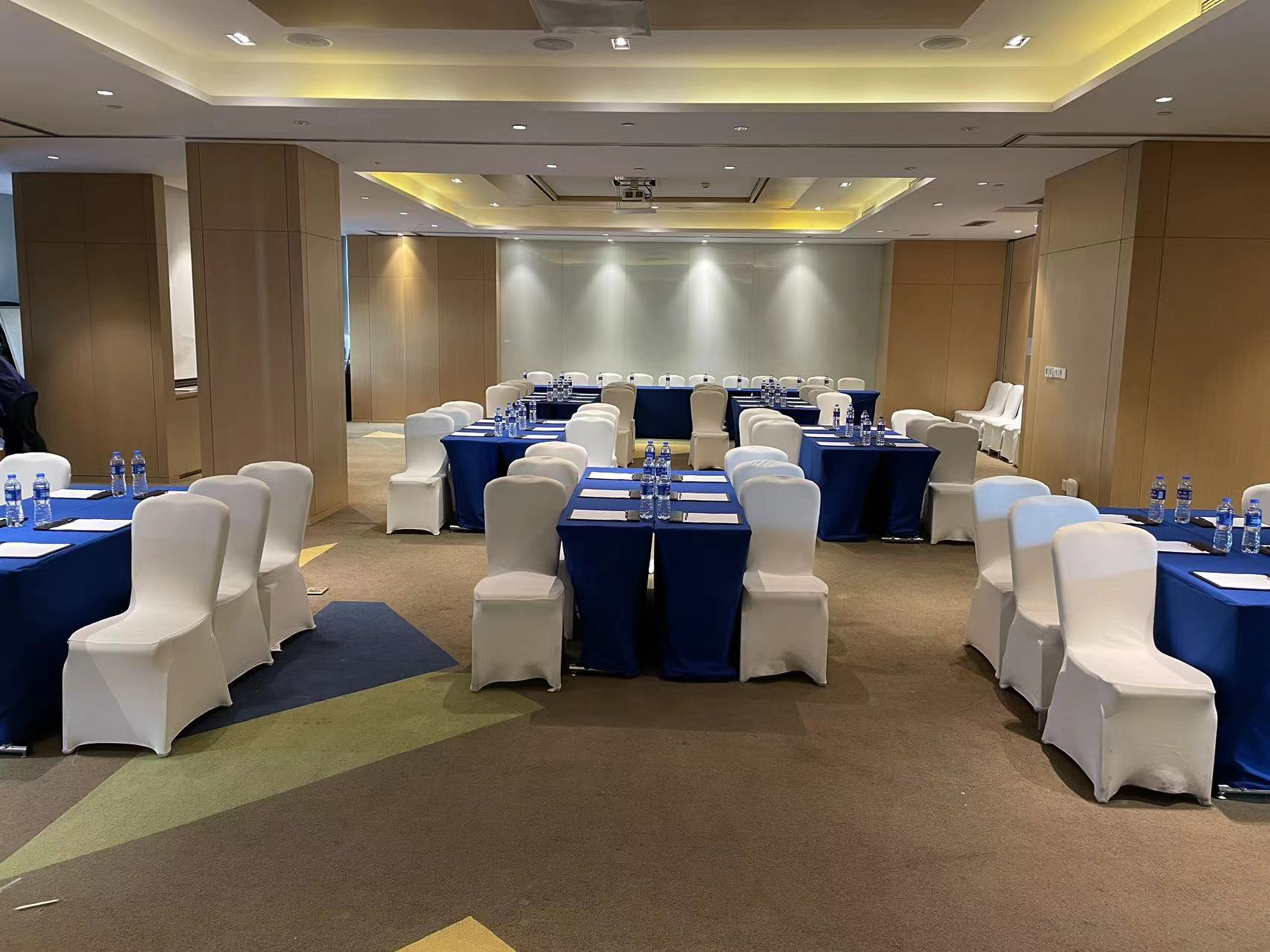 Holiday Inn Express Shanghai Zhenping 61/69