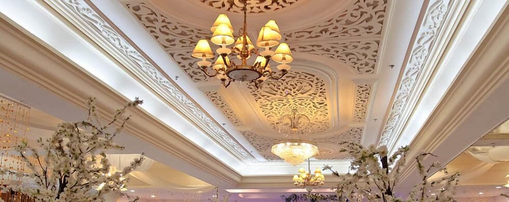 Royal Garden Hotel 11/44