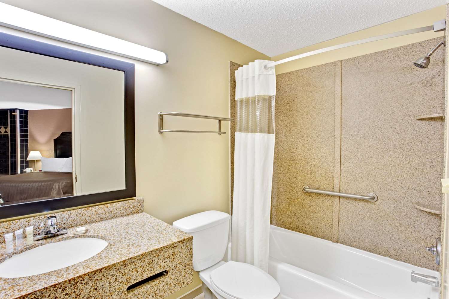 Howard Johnson By Wyndham Pikesville 18/19