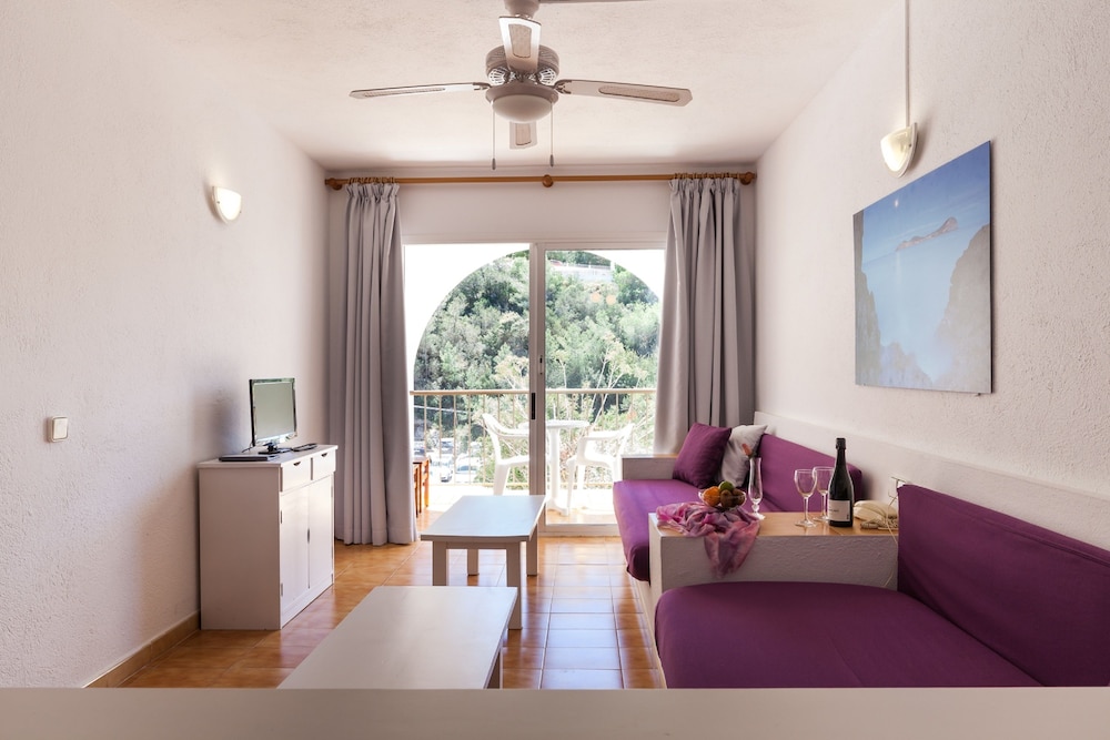 Aparthotel Puerto Cala Vadella 26/32