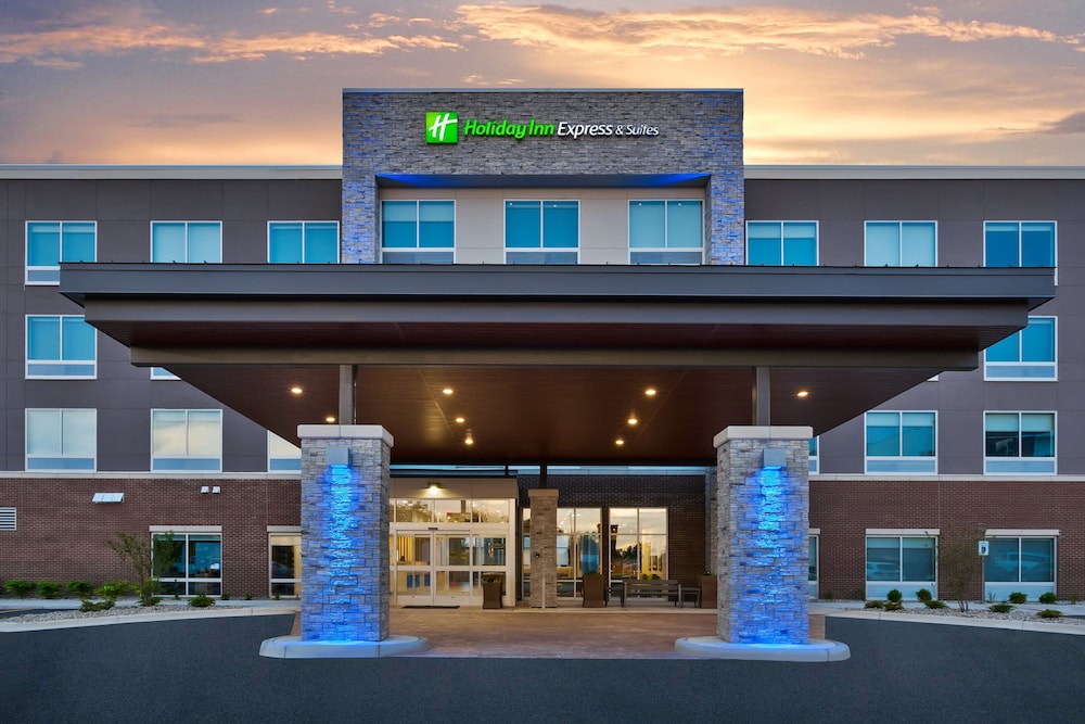 Holiday Inn Express Suites Grand Rapids Airport South 1/39