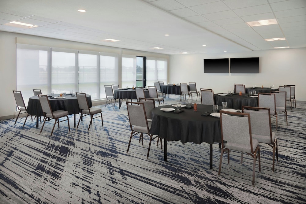 Fairfield by Marriott Inn & Suites Columbus 33/40