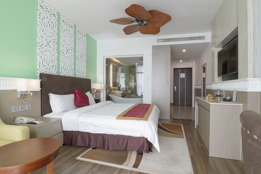 The Hanoi Club Hotel Lake Palais Residences 24/61