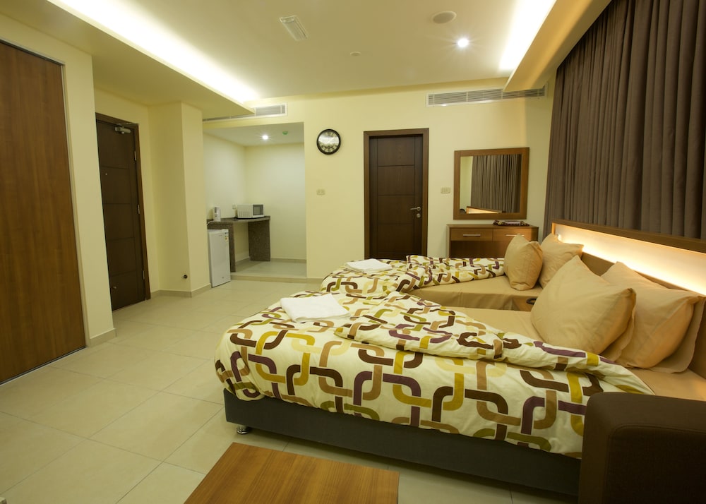Lujain Hotel Suites 20/50