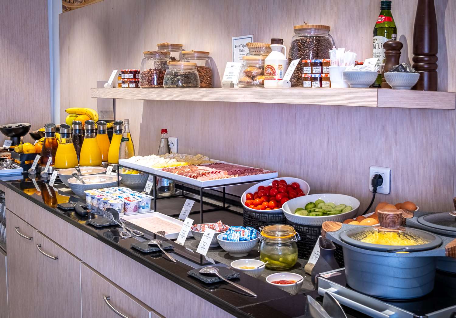 restaurant cafeteria