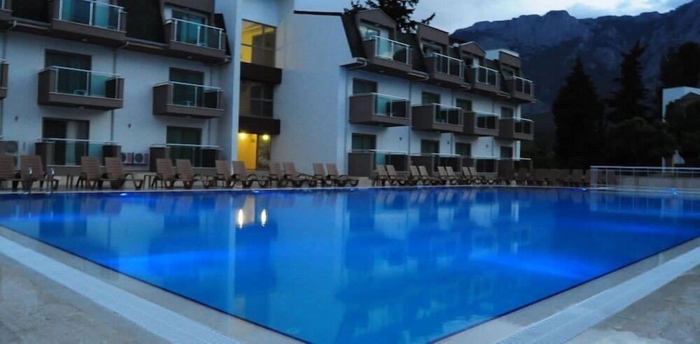 Batont Garden Resort Hotel 40/43