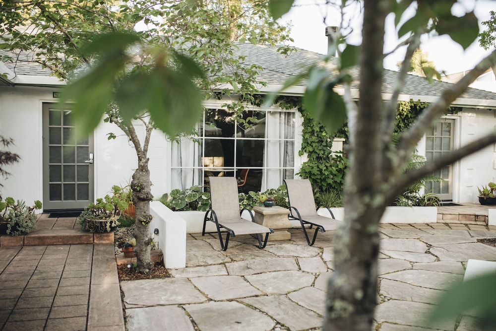 Cottage Inn & Spa 63/72