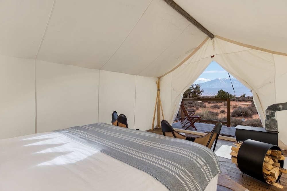 Safari, Tent, King Bed, Shared Bathroom