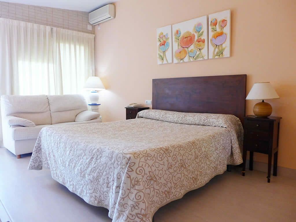 Room, Single, Double Bed
