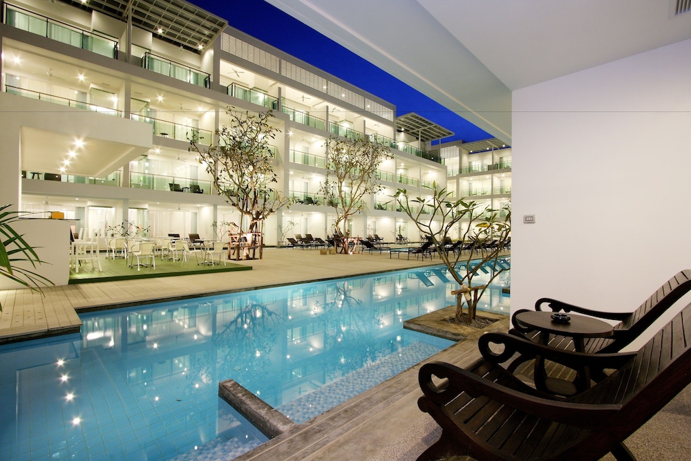 The Old Phuket Karon Beach Resort 14/85