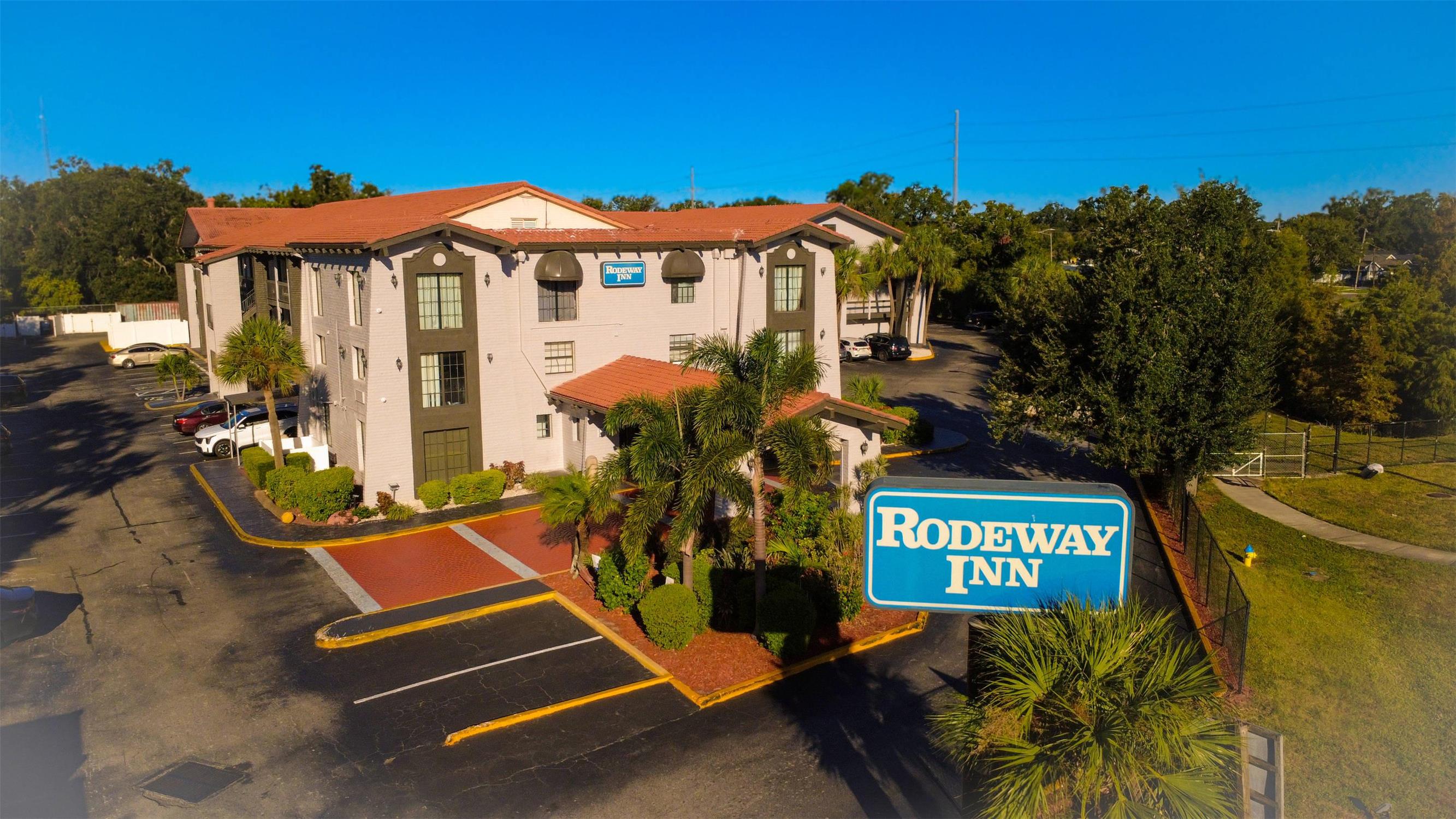 Rodeway Inn Near Ybor City - Casino 49/52