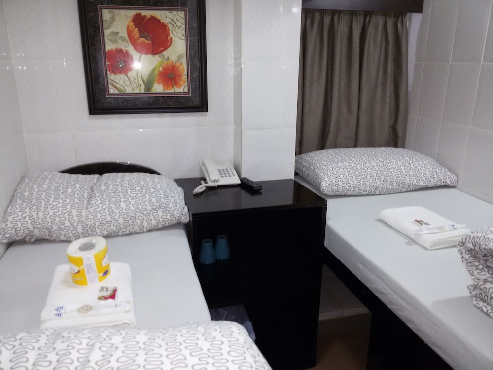Toms Guesthouse 27/30