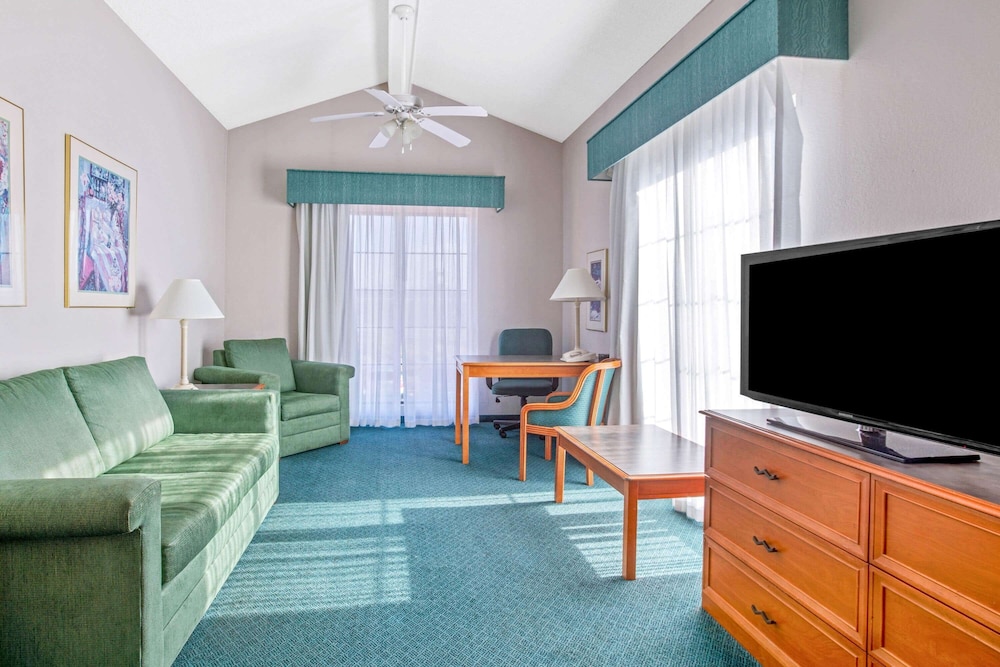 Days Inn by Wyndham Reno 32/47
