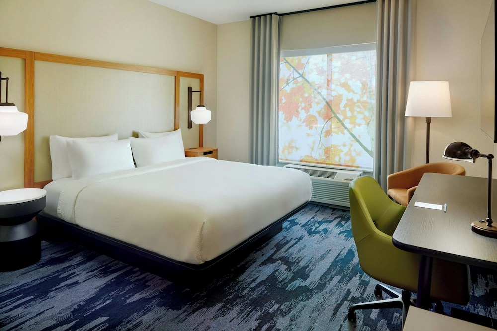 Fairfield Inn & Suites By Marriott Alpharetta Avalon Area 10/27