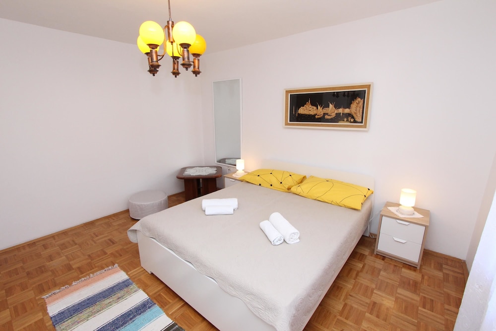 2 BEDROOMS, APARTMENT