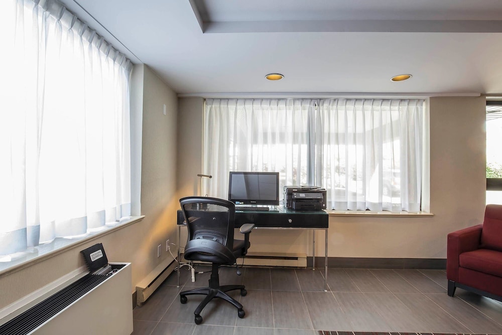 Comfort Inn Pickering 25/26