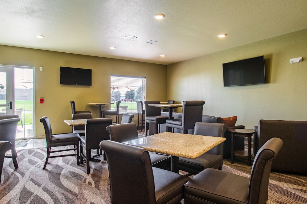 Cobblestone Hotel & Suites - Orrville 20/22
