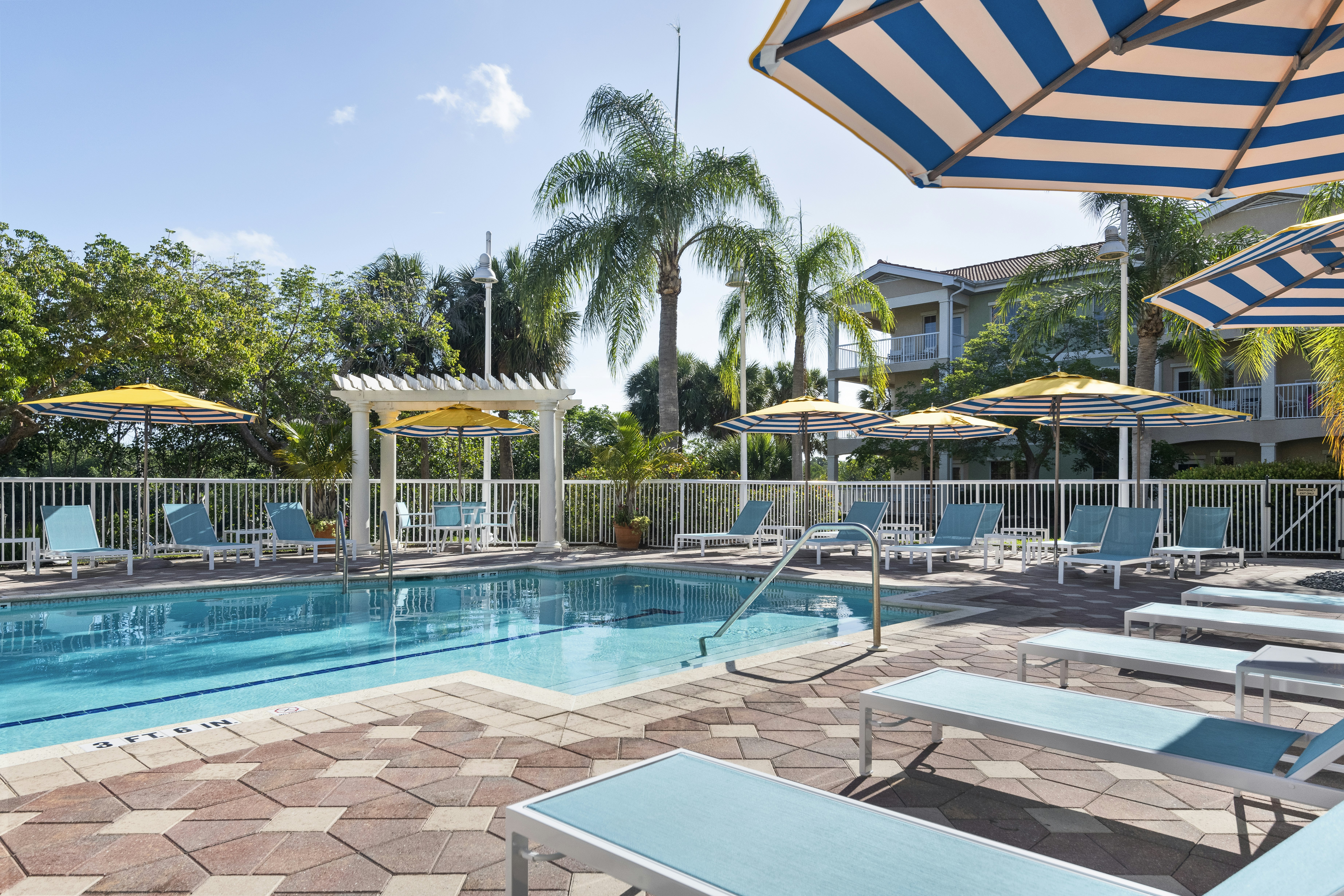 Doubletree Suites By Hilton Naples 65/67