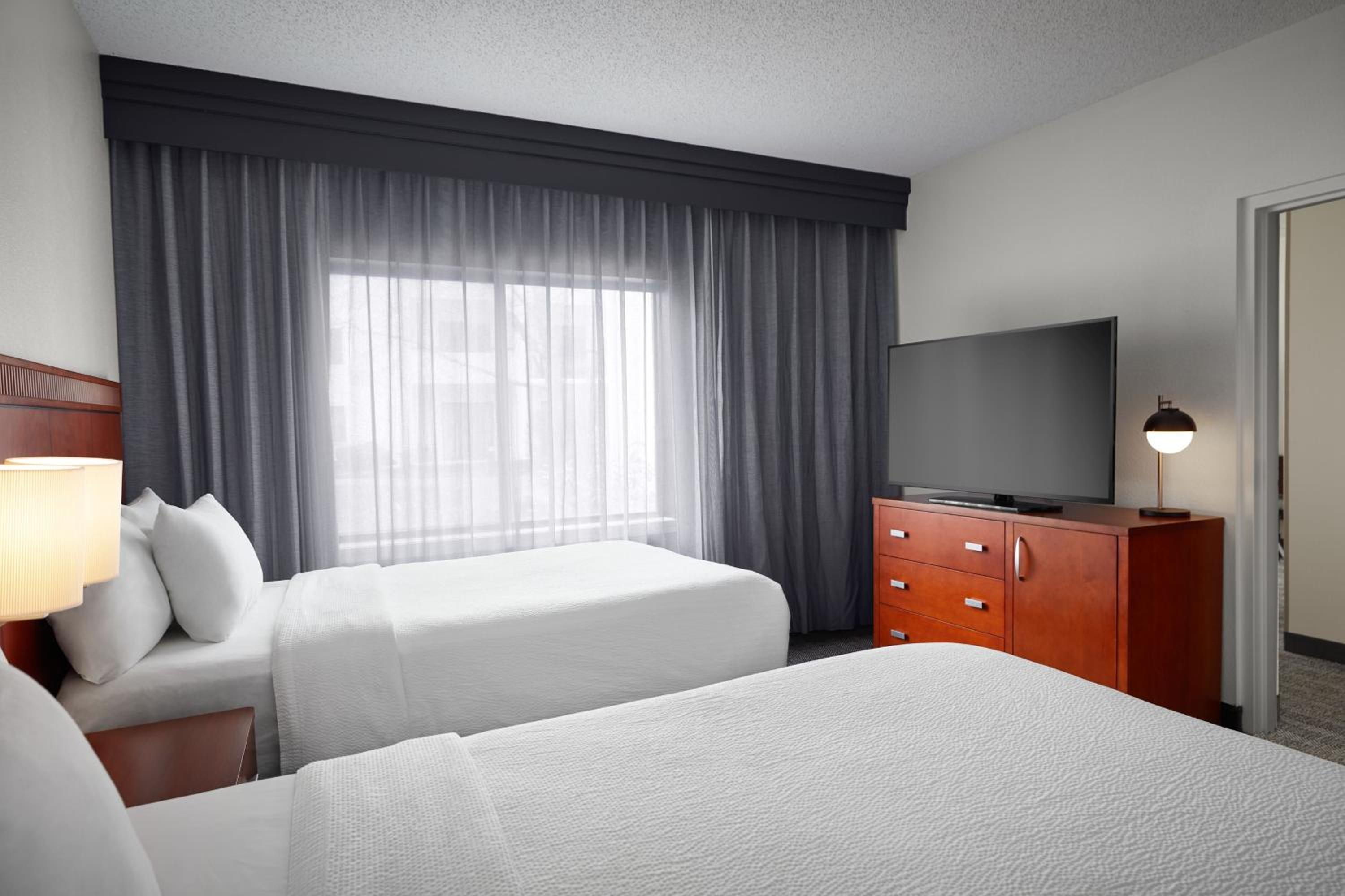 Suite, 2 Queen Beds, Sofa