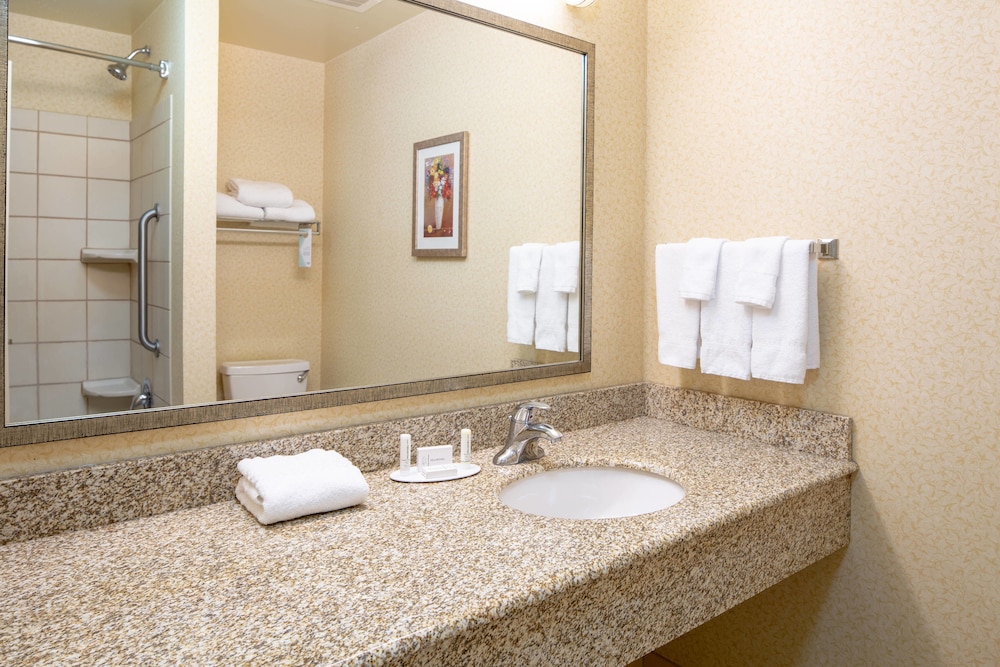 Fairfield Inn & Suites South Boston 24/68