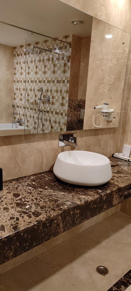 Vivanta Jamshedpur, Golmuri 55/57