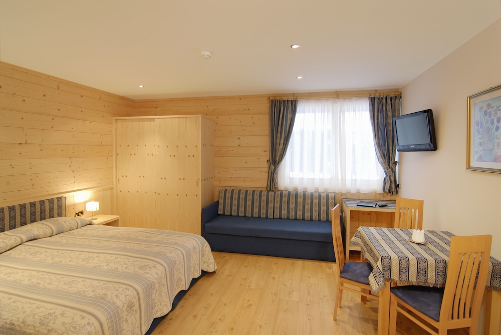 Studio, Double Bed