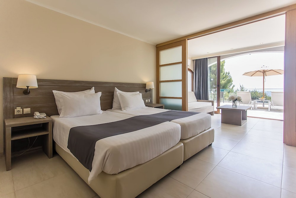 Superior, Bungalow, Twin Beds, Sea and Island View, Sofa, Private Pool