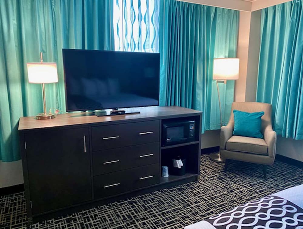 La Quinta Inn and Suites by Wyndham Indianapolis Downtown 36/50
