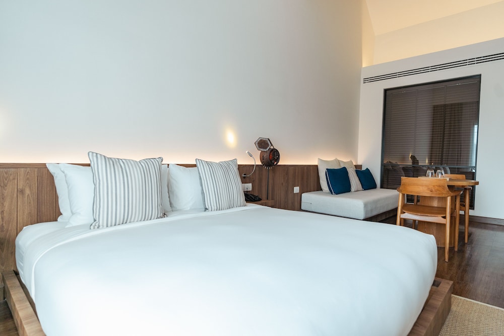 JUNIOR SUITE, BATHTUB
