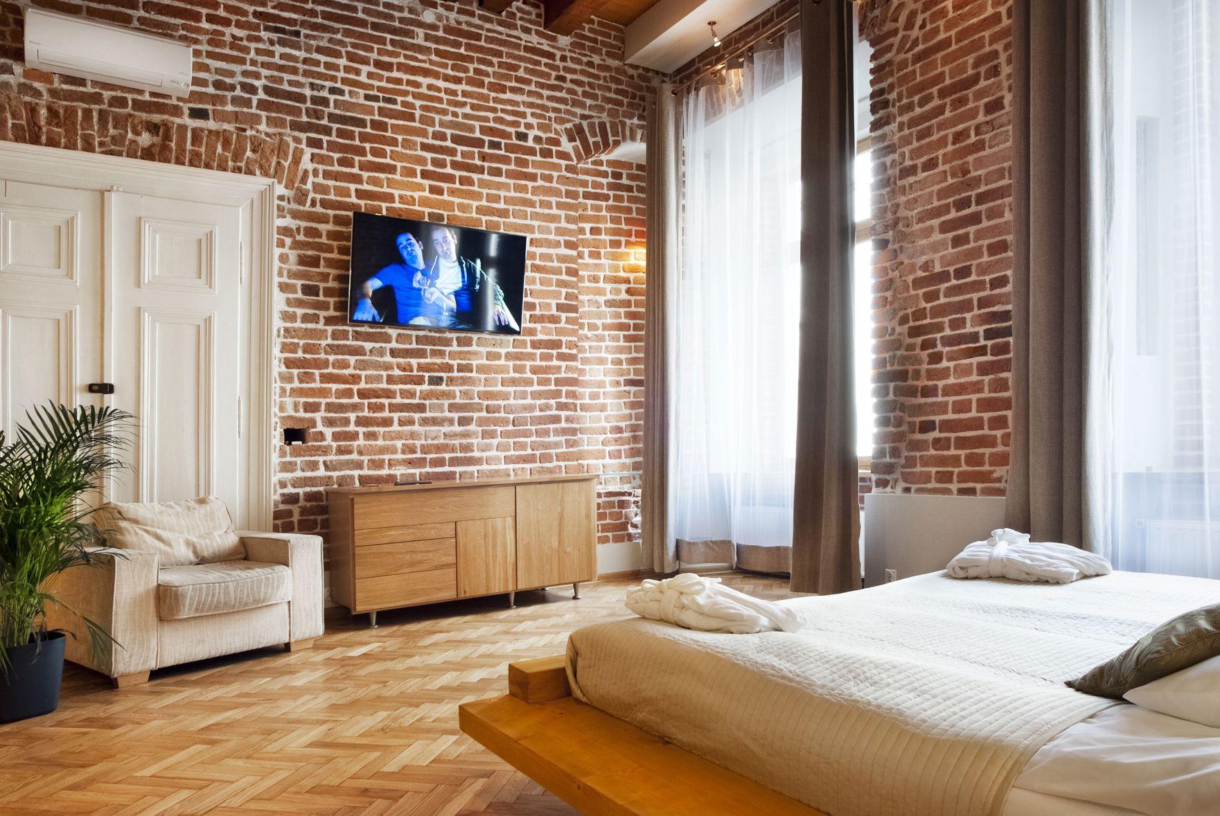1 BEDROOM, LUXURY, SUITE, BATHTUB