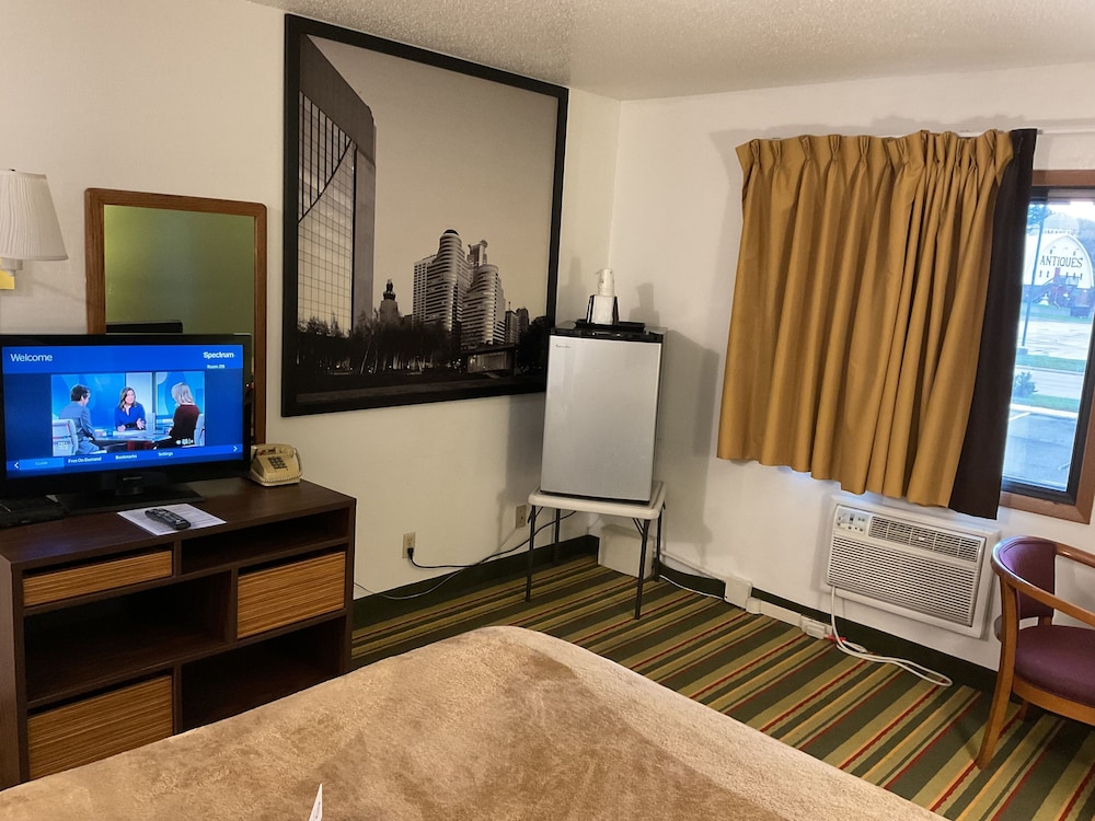 Budget Host Inn Buffalo 21/27