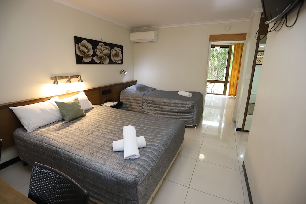 2 BEDROOMS, GARDEN VIEW
