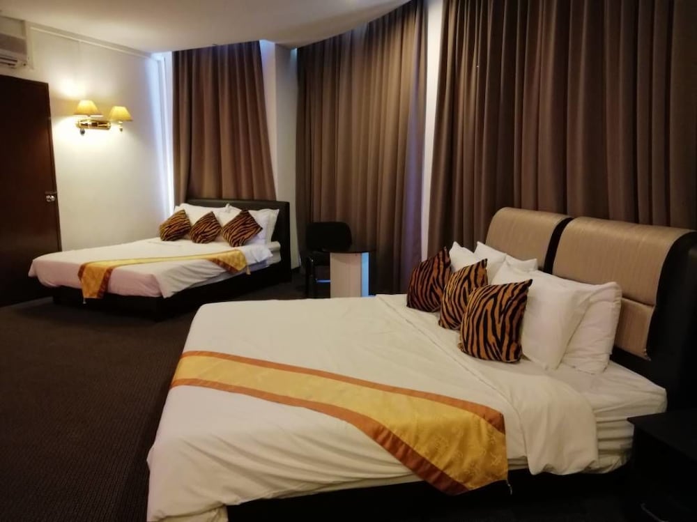 Paragon City Hotel 8/28