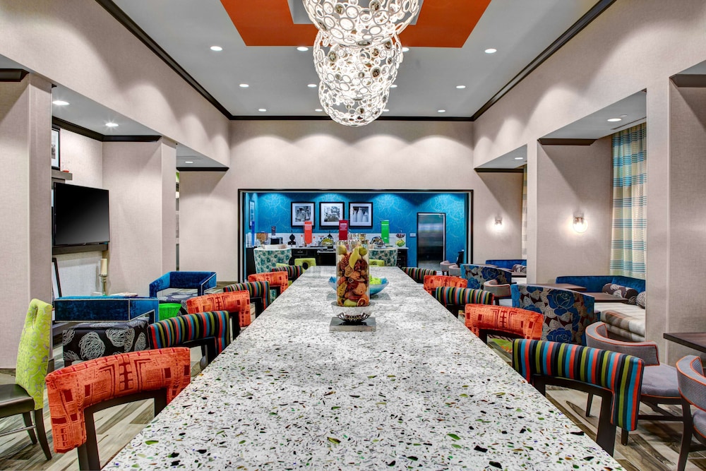 Hampton Inn & Suites By Hilton Atlanta Perimeter Dunwoody 38/41