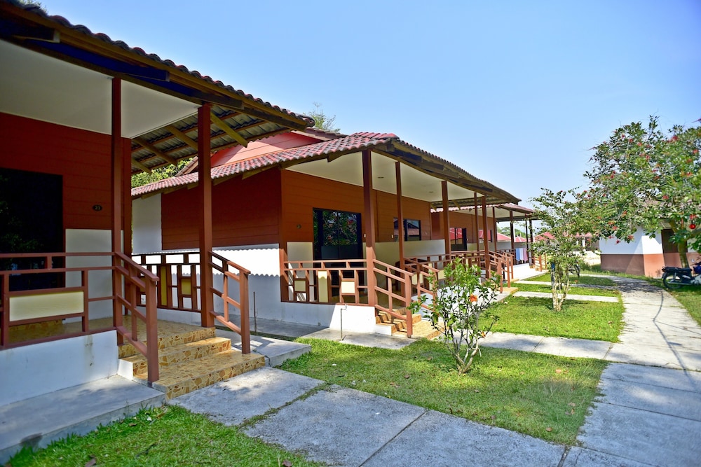 Vikri Beach Resort 8/26