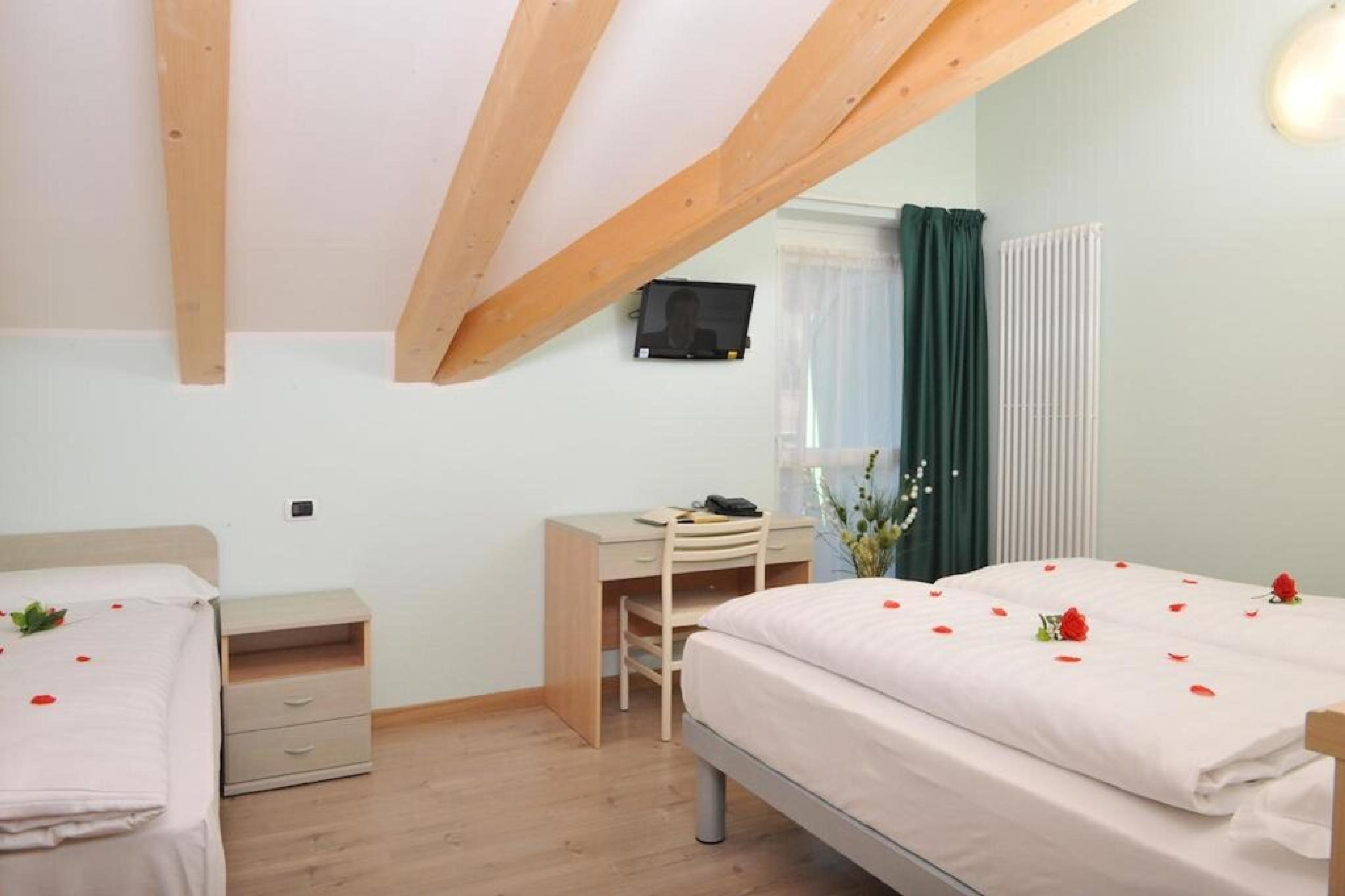 Room, Triple