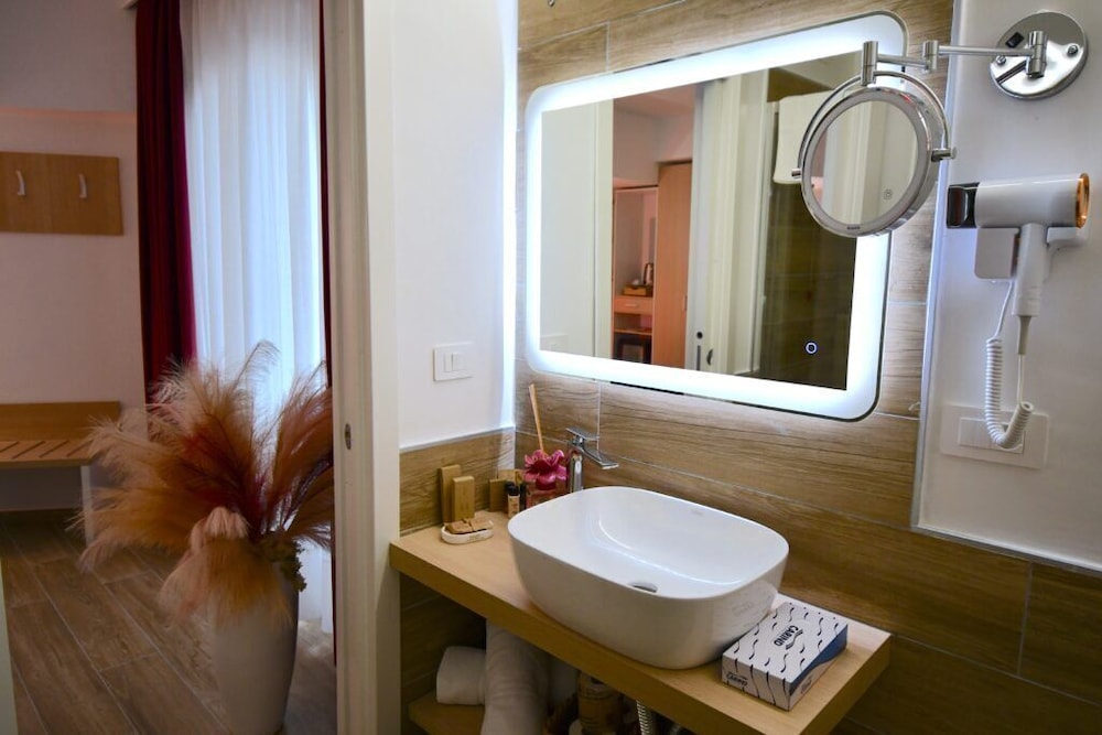 Bajamar Beach Hotel 46/49