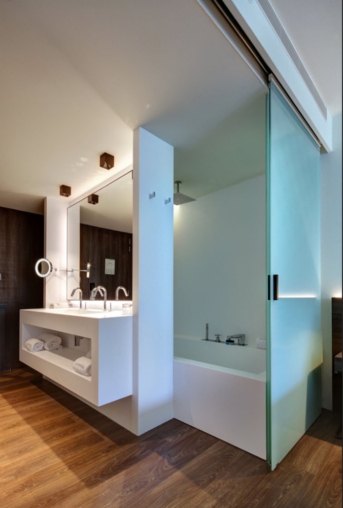 OLIVIA BALMES HOTEL 12/67