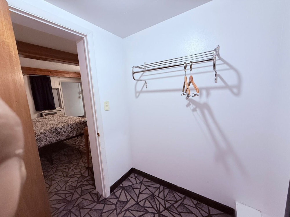 Tomahawk Motor Lodge By Riverton US-26 28/28