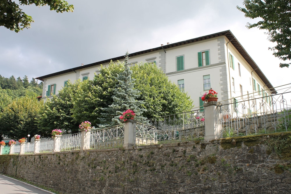 Croce Di Savoia Hotel 29/35