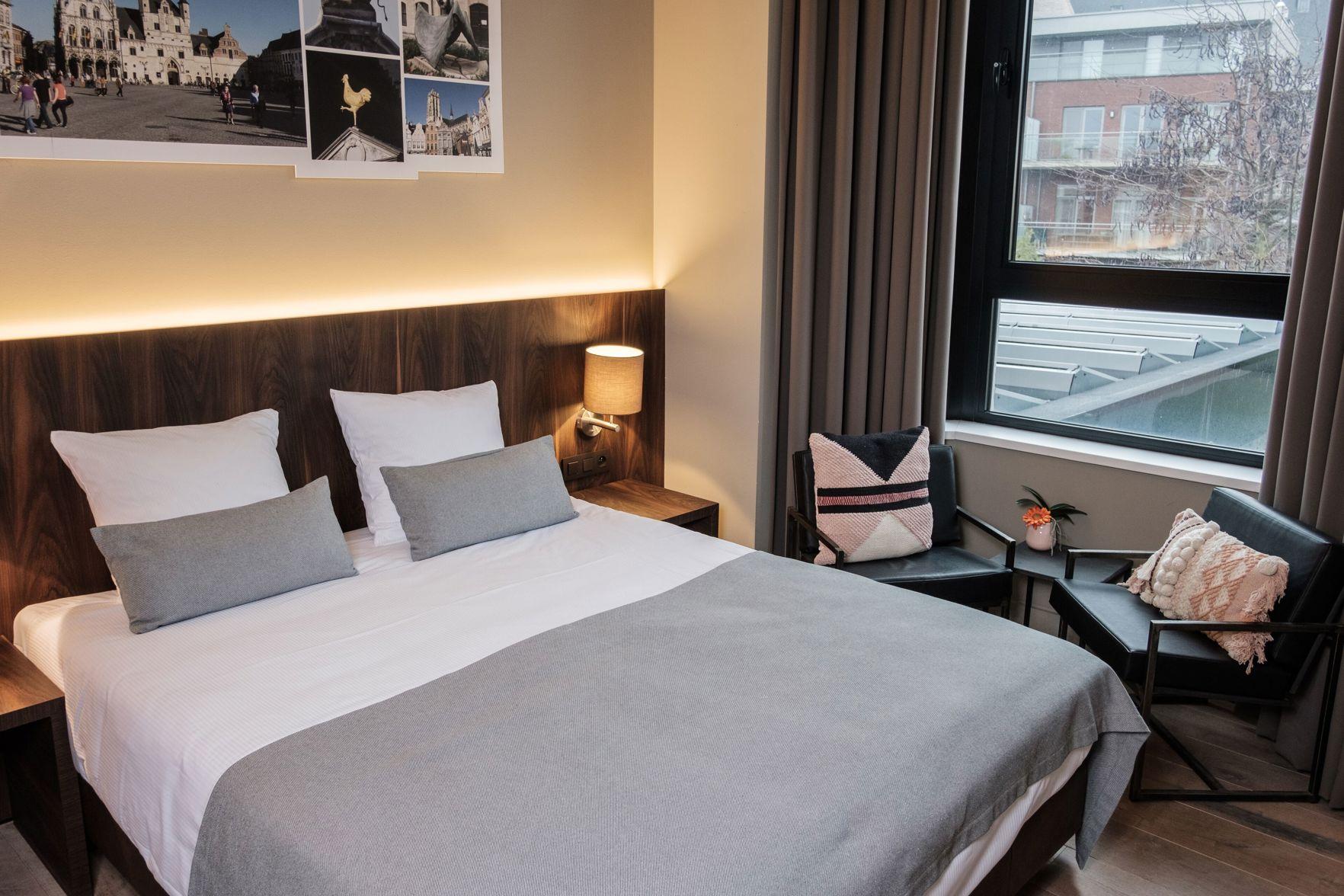 Room, Queen Bed, Cathedral View