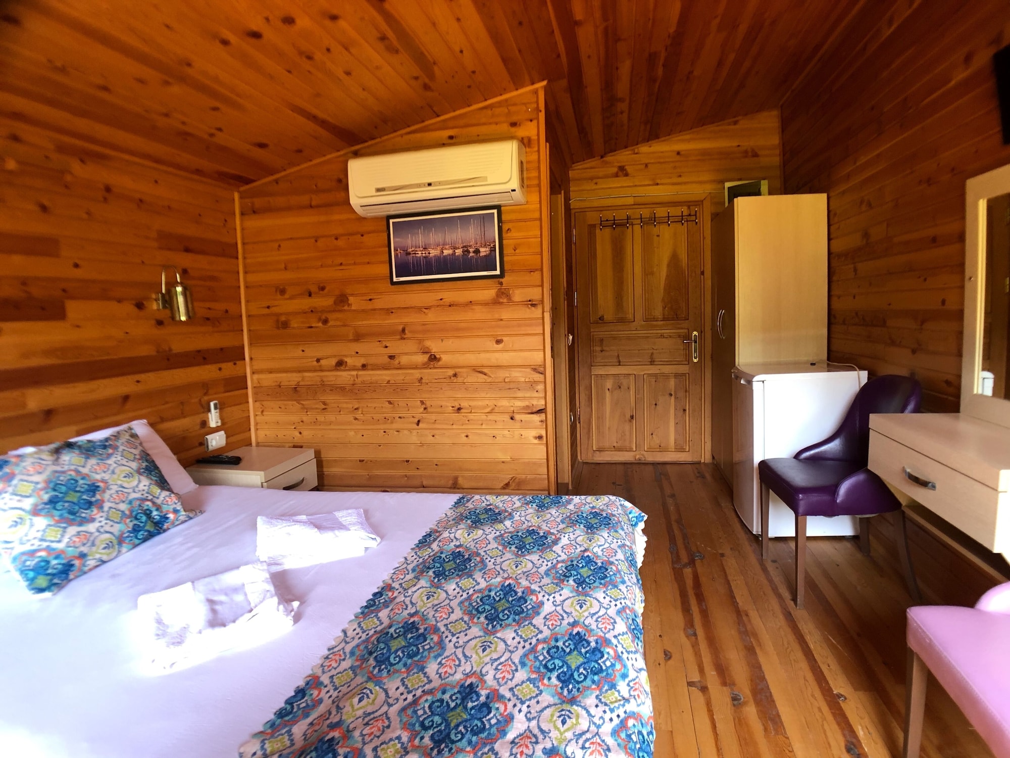بنغل بسرير كوين وسرير فردي بشرفة مع أريكة، Turkuaz Bungalows 7/7