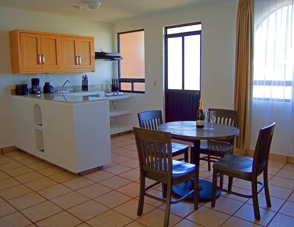 Sunrock Hotel & Suites 37/50